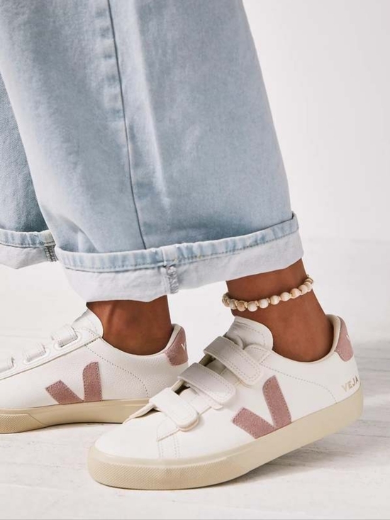 Veja Shoes - VEJA Womens Recife Logo Sneakers Size 5